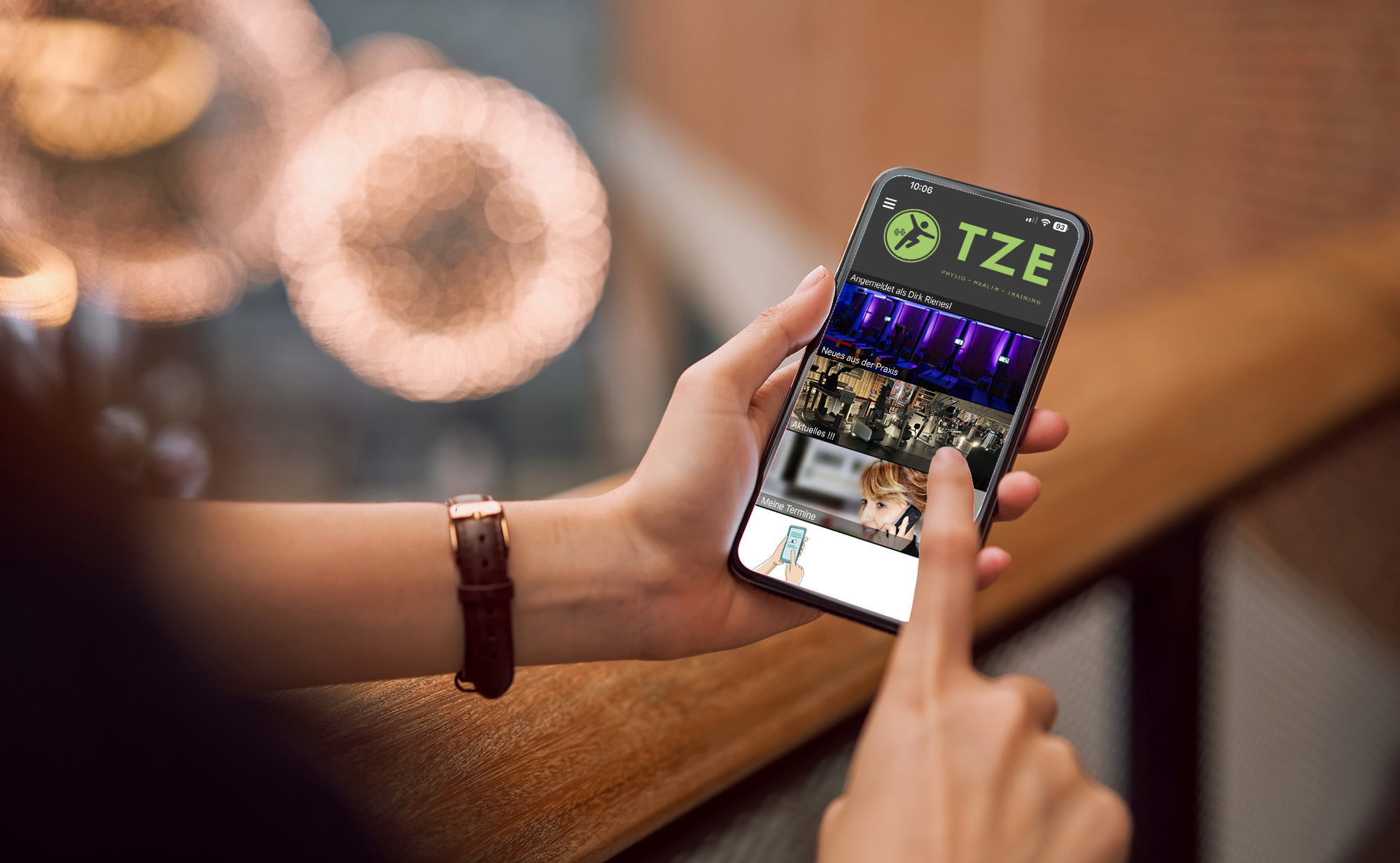 Handy, auf dem die App vom TZE zu sehen ist